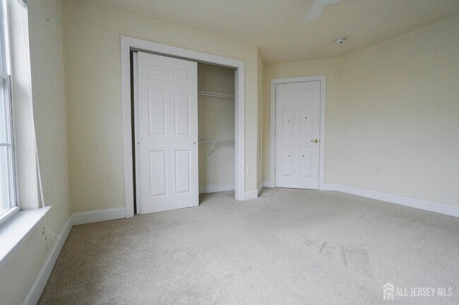 Building Photo - 456 Hancock St