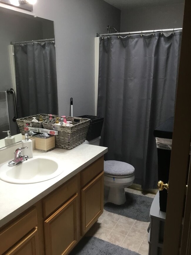 Building Photo - Modern  Conveniences
