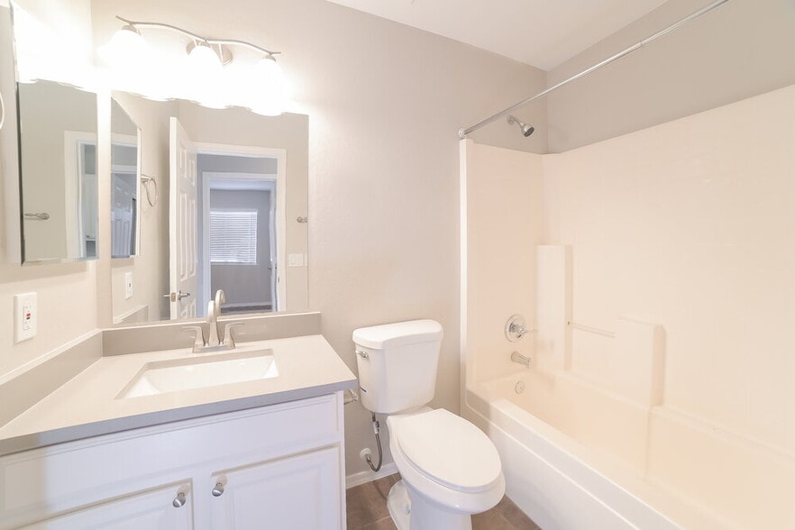 Building Photo - 12557 W Mandalay Ln