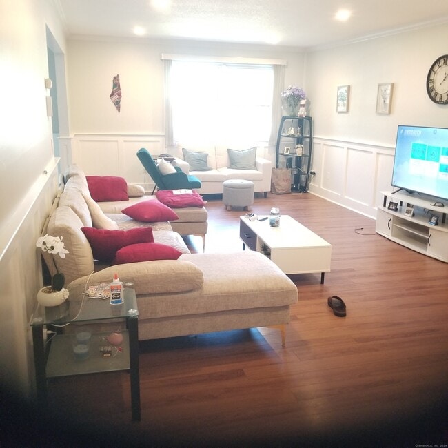 Building Photo - 185 Melba St