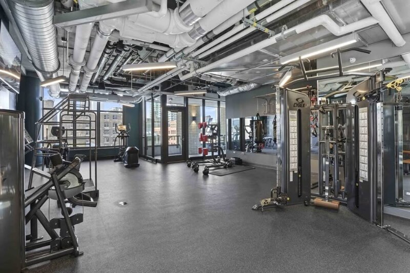 Building Photo - 185 W Superior St