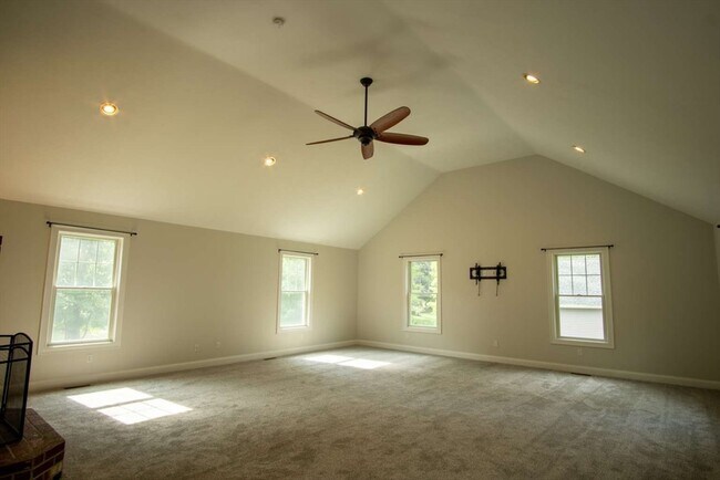 Building Photo - 22 Valley Forge Cir