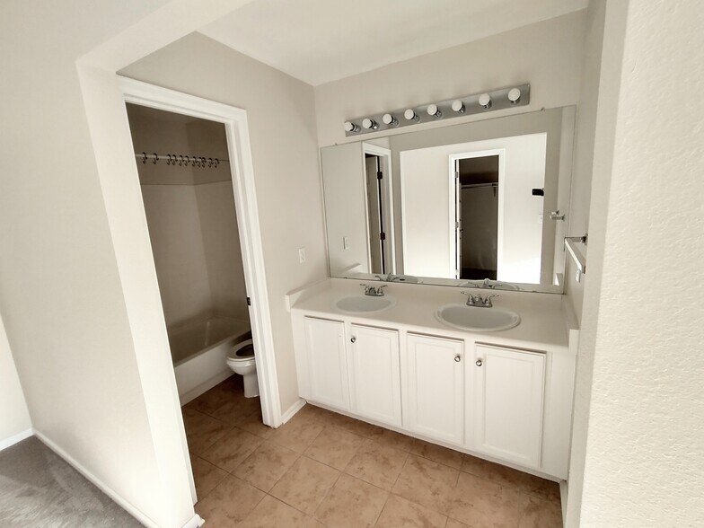 Master Bath - 2225 Andrew Dr