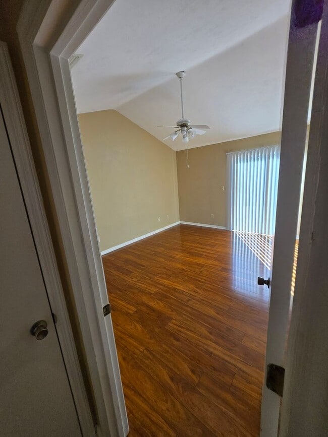 Building Photo - 3/2 in Northridge
