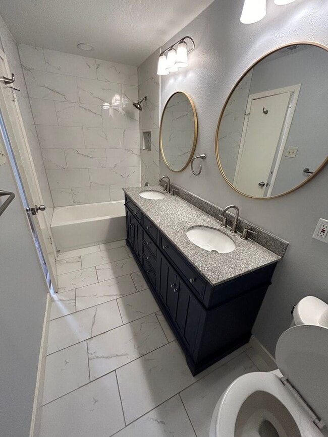 Building Photo - 2750 Ridgewood St