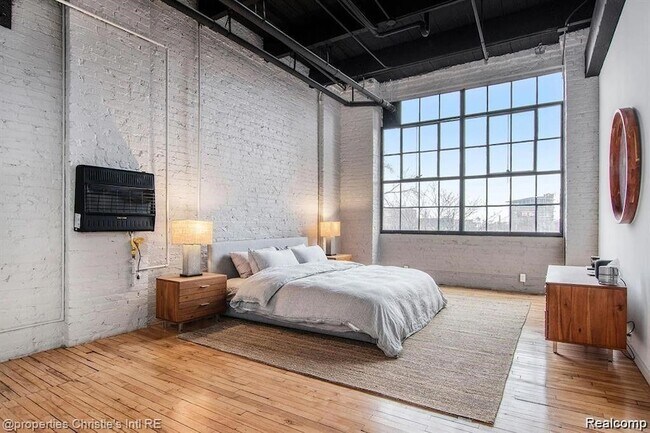 Building Photo - 1535 Sixth St