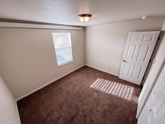 Building Photo - 2935 Aspen Dr