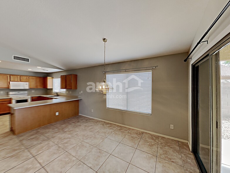 Building Photo - 13948 N 134th Dr