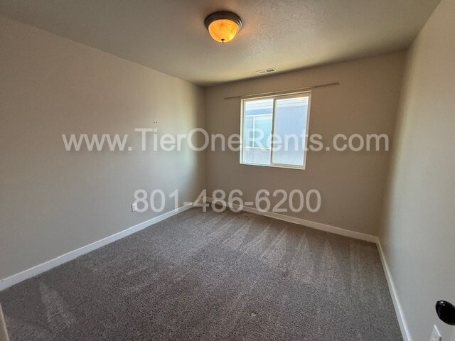 Building Photo - NO deposit option available for qualified ...