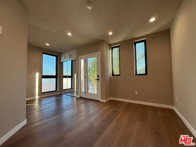 Building Photo - 9904 Laurel Canyon Blvd
