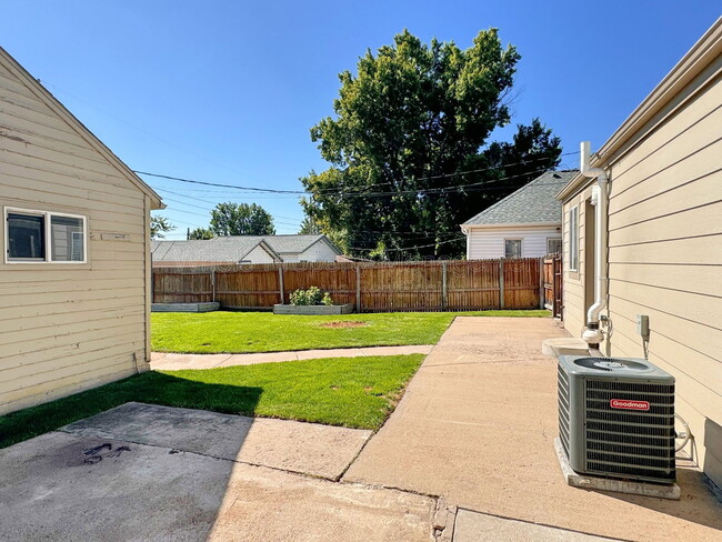 Building Photo - 4720 Elm Ct