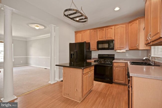 Building Photo - 20413 Elm Grove Terrace