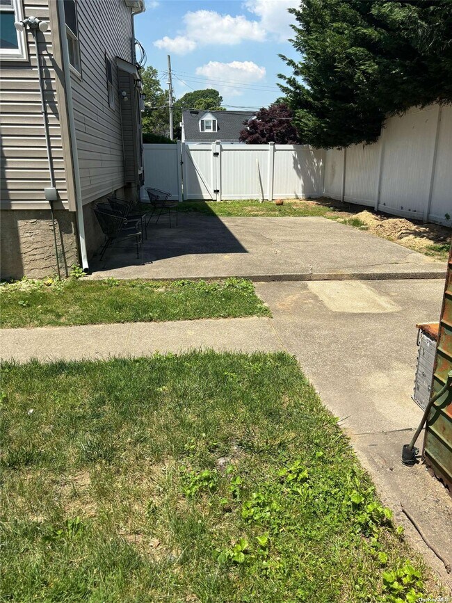 Building Photo - 30 Davison