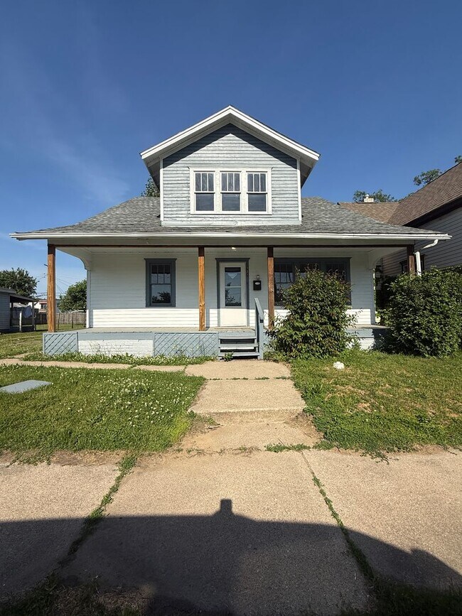 Building Photo - Beautiful 4/2 Home