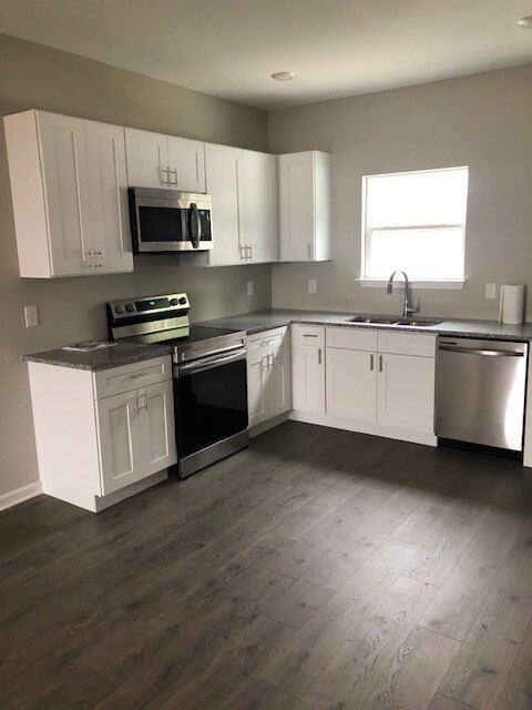 Building Photo - 413 Carol Dr