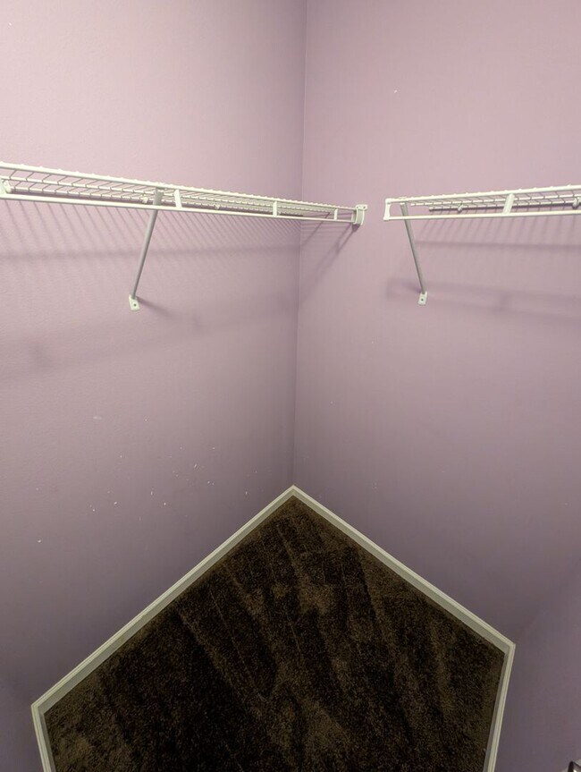 Building Photo - Almost 2500 SQ Feet of Space for ALL of your needs! Avail for Rent in Bremerton!