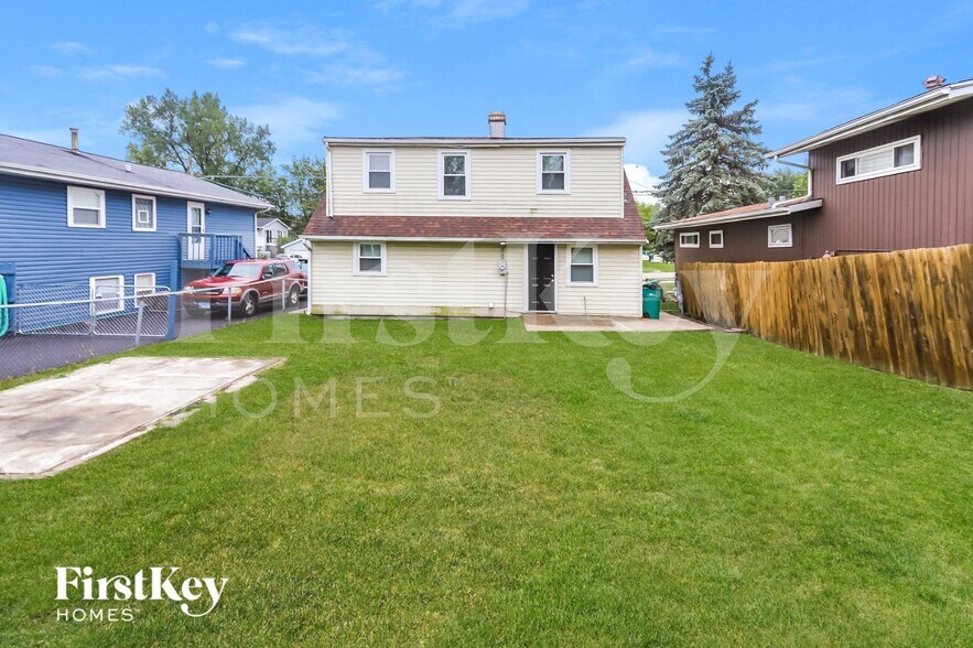 Building Photo - 510 E Clarendon Dr