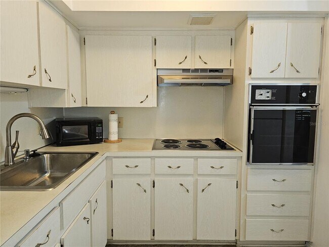 Building Photo - 2331 Finlandia Ln