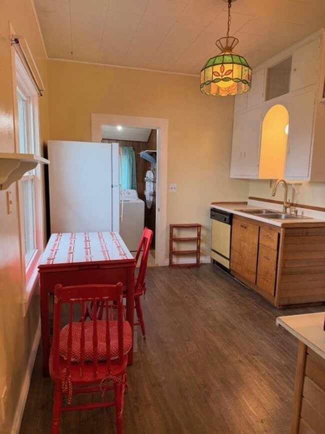 Building Photo - COZY 1 BED 1 BATH HOUSE