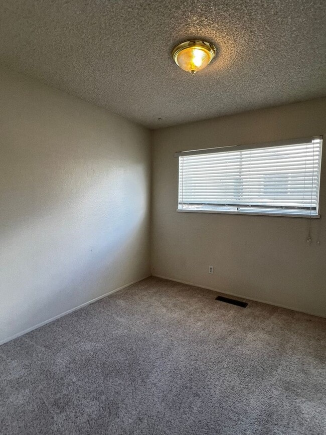 Building Photo - 2950 Harding Cir