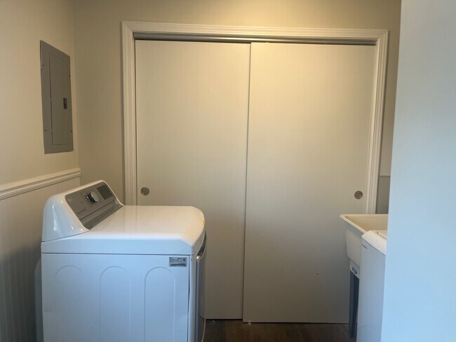 Building Photo - 47304 Jeffry