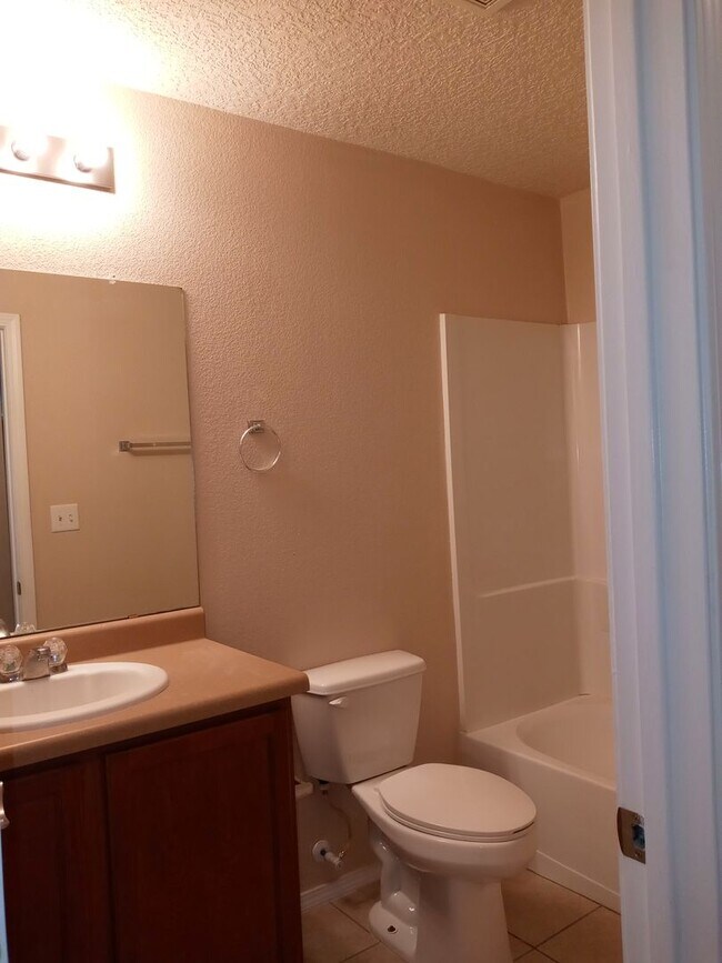 Building Photo - RIO RANCHO THREE BEDROOM