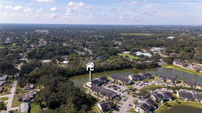 Building Photo - 806 Lake Haven Square