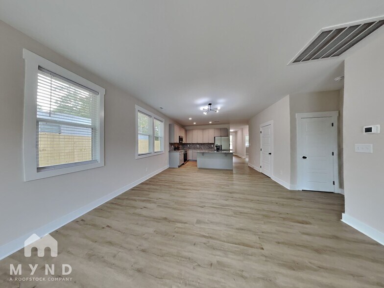 Building Photo - 907 East St