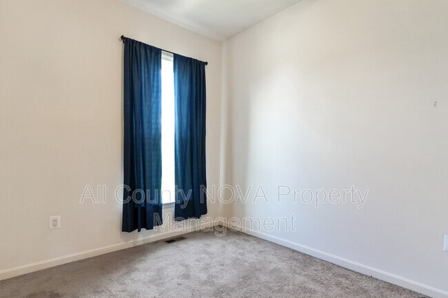 Building Photo - 213 Apricot St