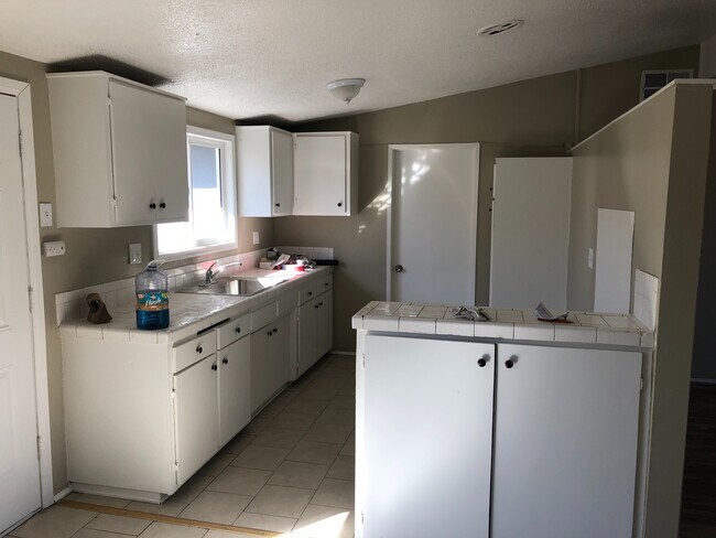 Building Photo - 3138 E Ave Q4