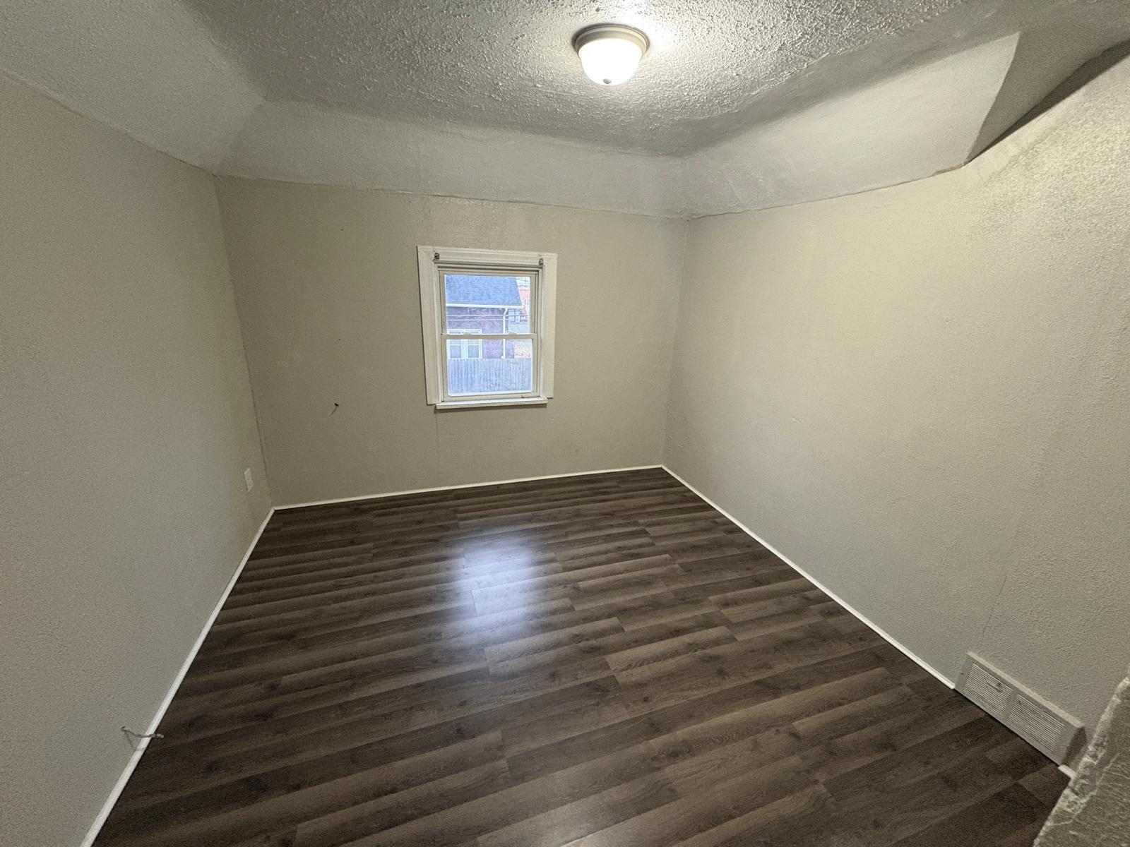 Building Photo - 526 Paine Ave