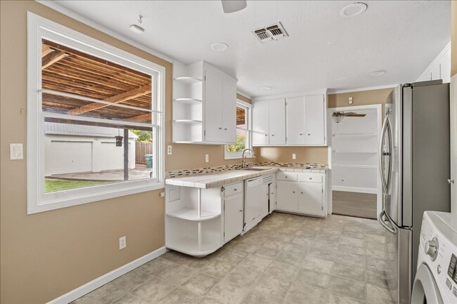 Building Photo - 2804 Avalon Dr
