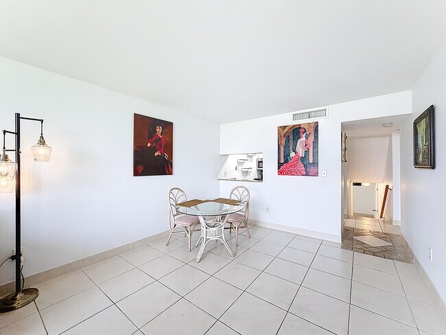 Building Photo - 755 Dotterel Rd