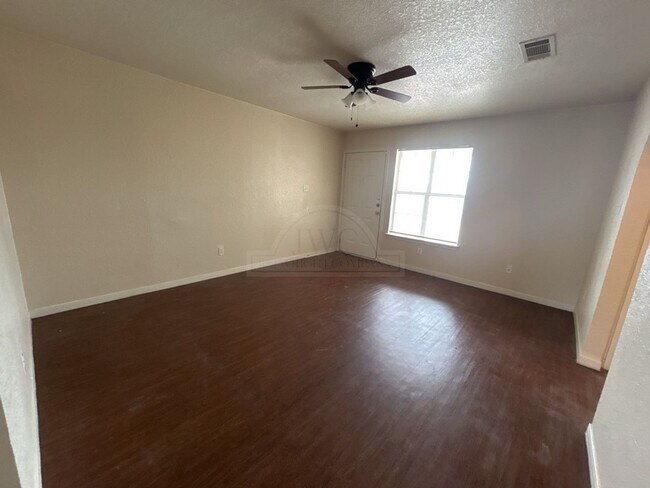 Building Photo - 1407 Dugger Cir