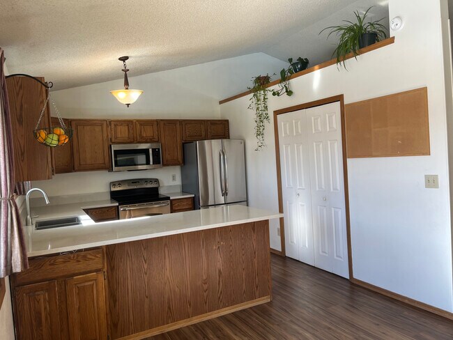 Large, open kitchen - 2619 15th Ave