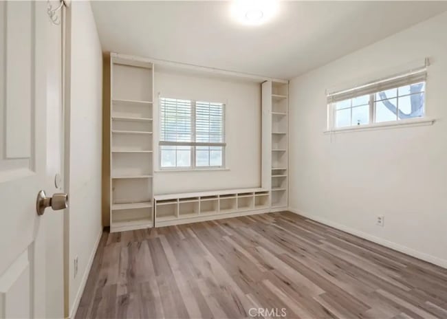 Building Photo - 104 W Bluebell Ave