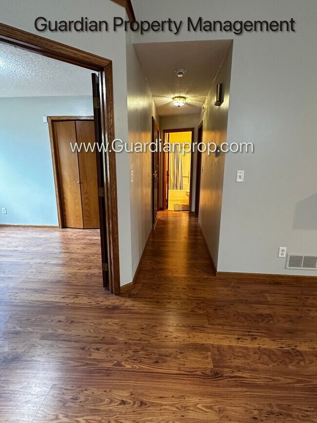 Building Photo - Maple Grove Single Family Home, 2 Car Garage, Dishwasher, Solar, Available Now