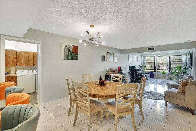 Building Photo - 6037 Balboa Cir