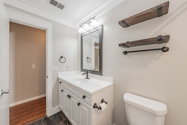 Building Photo - 1300 Potomac Dr