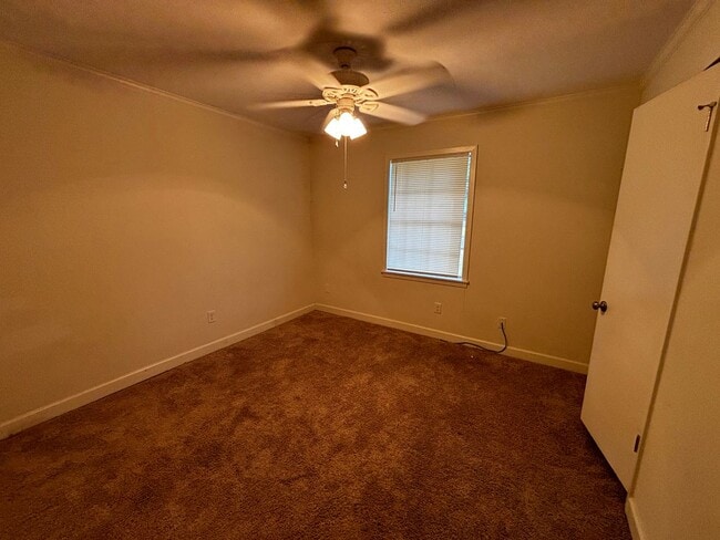 Building Photo - 536 Sardis St