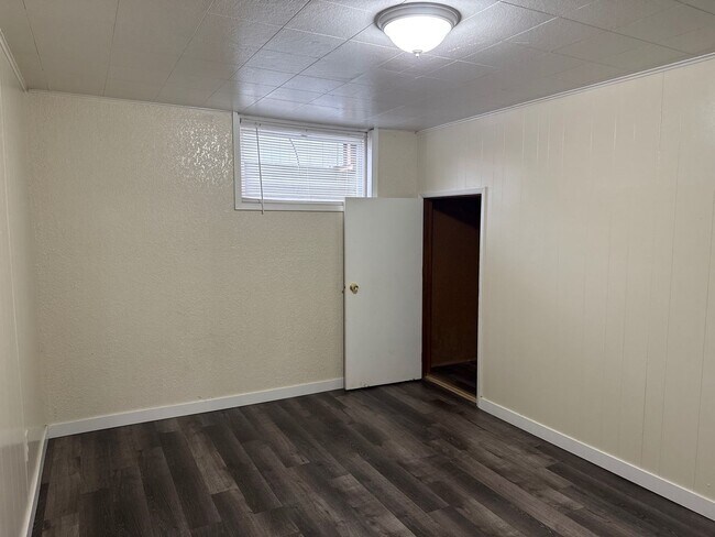 Building Photo - 902 S 29th Ave