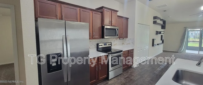 Building Photo - 8238 Meadow Walk Ln