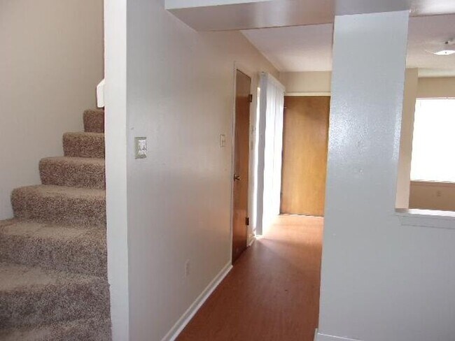 Building Photo - 29360 Red Oak Rd