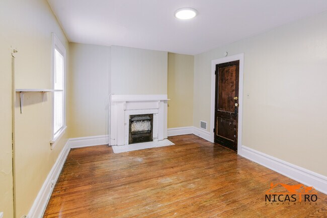 Building Photo - 1638 Indianola Ave