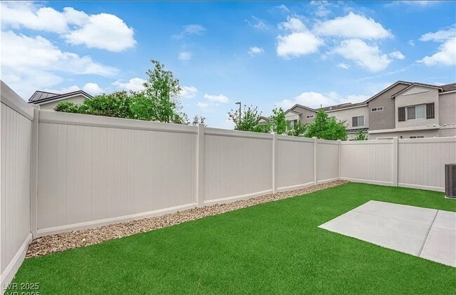 Building Photo - 2205 Ozzy Ave