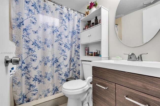 Building Photo - 2740 W 63rd St