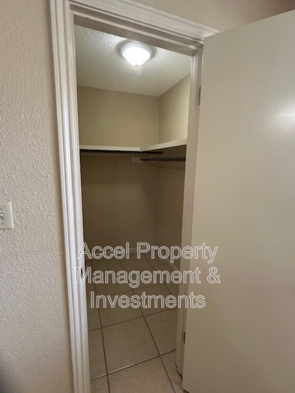 Building Photo - 2405 Mimosa St