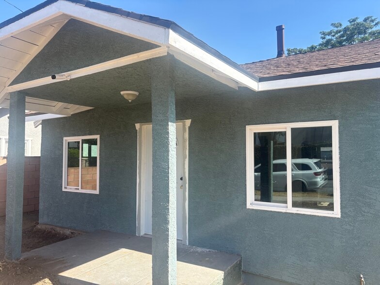 Building Photo - 124 E Cypress Ave