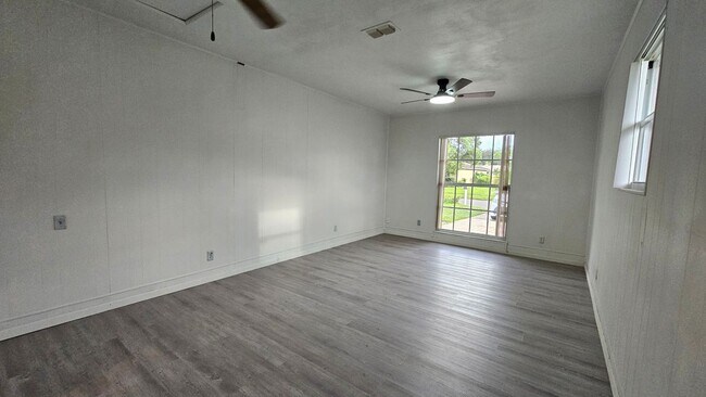 Building Photo - 1608 Watrous Dr