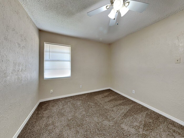 Building Photo - 3305 Hampden Dr